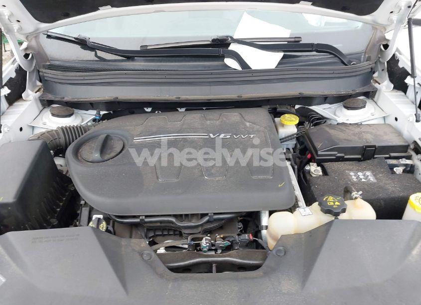 Photo 10 of 2019 Jeep Cherokee LATITUDE 4X4 (VIN 1C4PJMCX5KD124305)