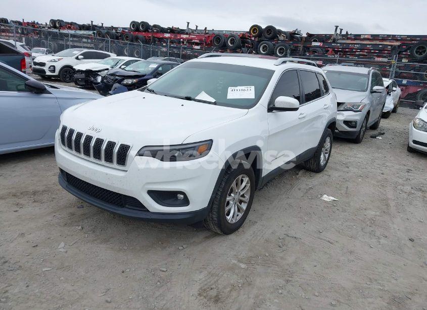 Photo 2 of 2019 Jeep Cherokee LATITUDE 4X4 (VIN 1C4PJMCX5KD124305)