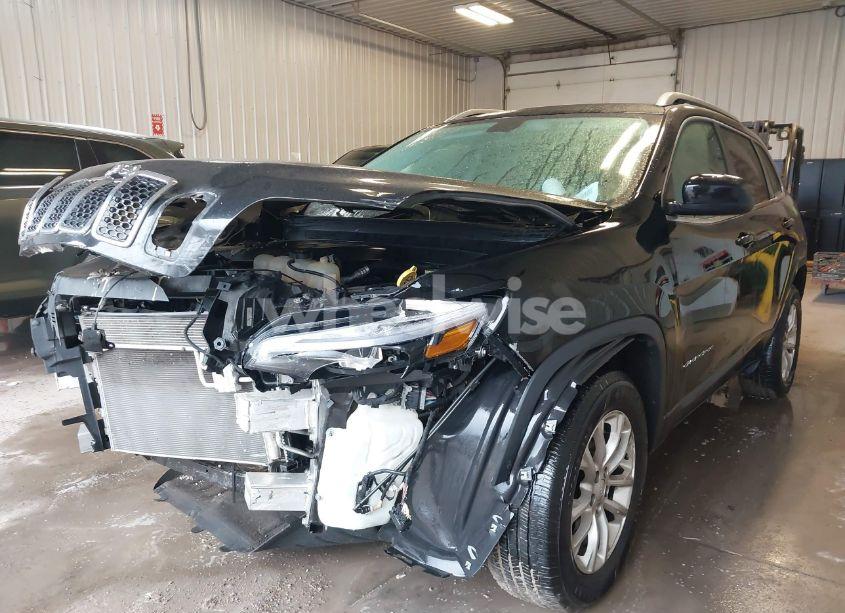 Photo 2 of 2019 Jeep Cherokee LATITUDE 4X4 (VIN 1C4PJMCX5KD155070)