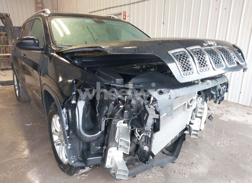 Photo 6 of 2019 Jeep Cherokee LATITUDE 4X4 (VIN 1C4PJMCX5KD155070)