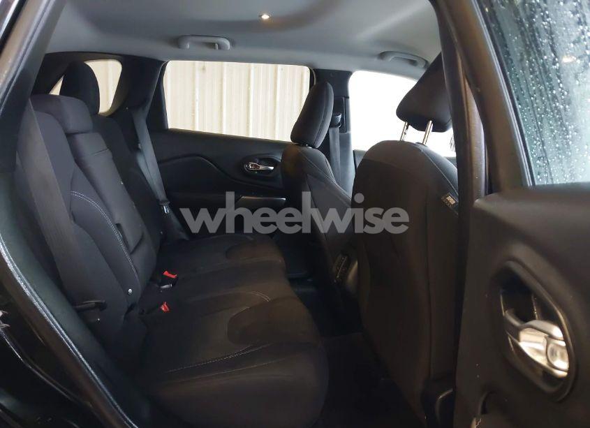 Photo 8 of 2019 Jeep Cherokee LATITUDE 4X4 (VIN 1C4PJMCX5KD155070)