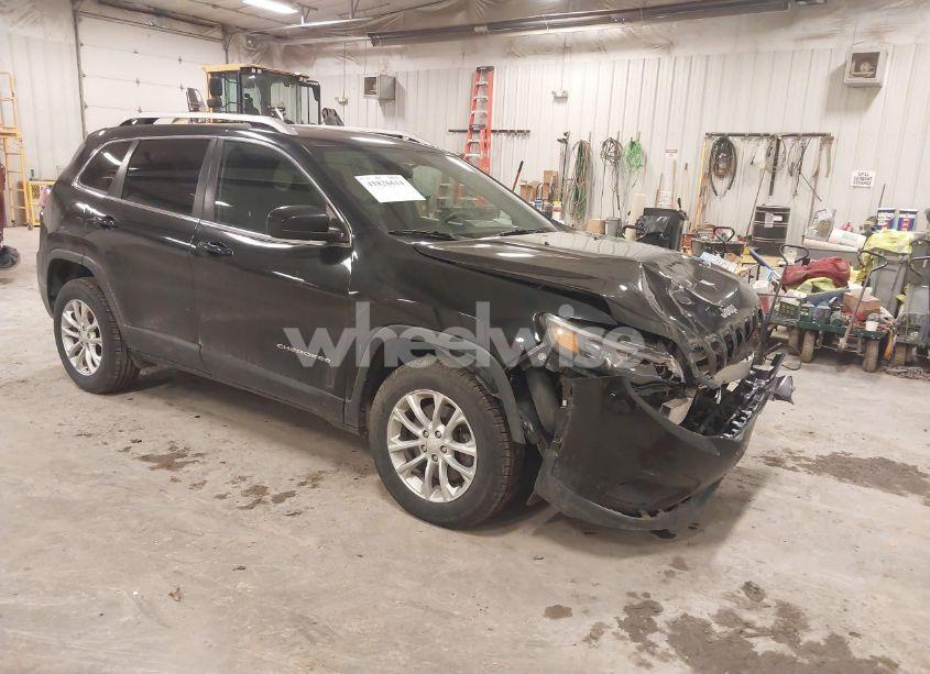 2019 Jeep Cherokee LATITUDE 4X4 (VIN 1C4PJMCX6KD218841) main photo