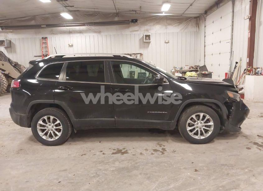 Photo 13 of 2019 Jeep Cherokee LATITUDE 4X4 (VIN 1C4PJMCX6KD218841)