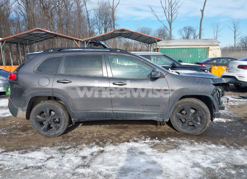 Photo 13 of 2018 Jeep Cherokee LATITUDE 4X4 (VIN 1C4PJMCX7JD560071)
