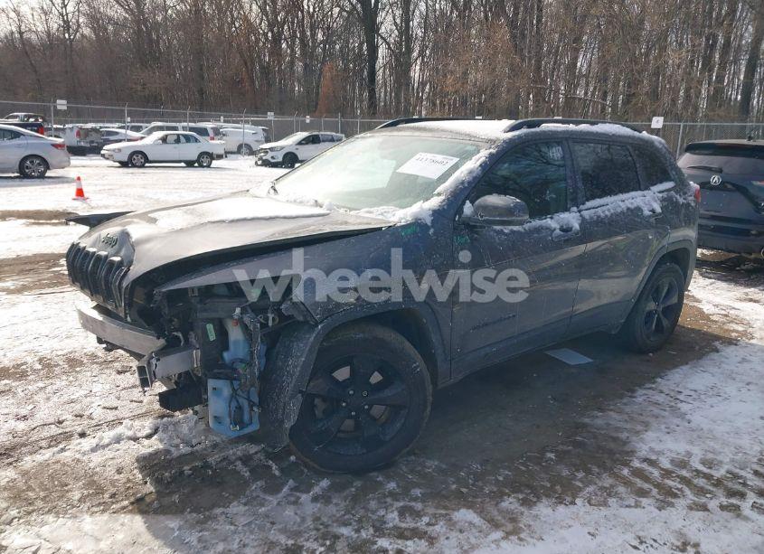 Photo 2 of 2018 Jeep Cherokee LATITUDE 4X4 (VIN 1C4PJMCX7JD560071)