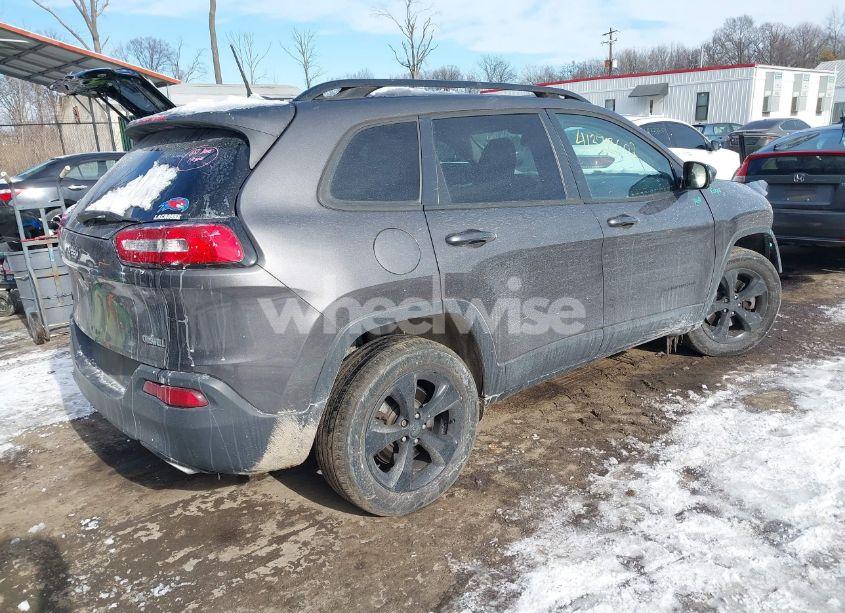 Photo 4 of 2018 Jeep Cherokee LATITUDE 4X4 (VIN 1C4PJMCX7JD560071)