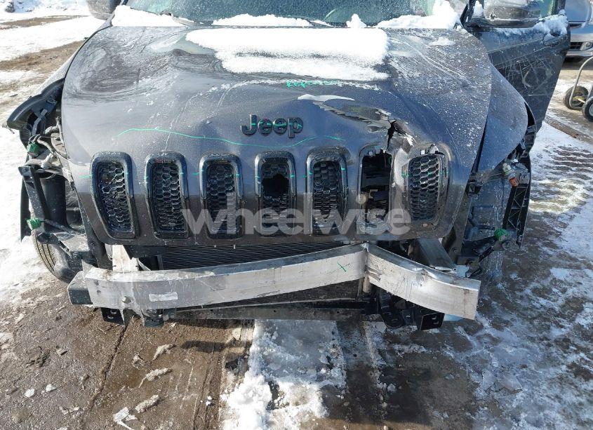 Photo 6 of 2018 Jeep Cherokee LATITUDE 4X4 (VIN 1C4PJMCX7JD560071)