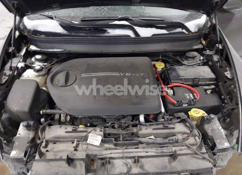 Photo 10 of 2018 Jeep Cherokee LATITUDE 4X4 (VIN 1C4PJMCX7JD582961)