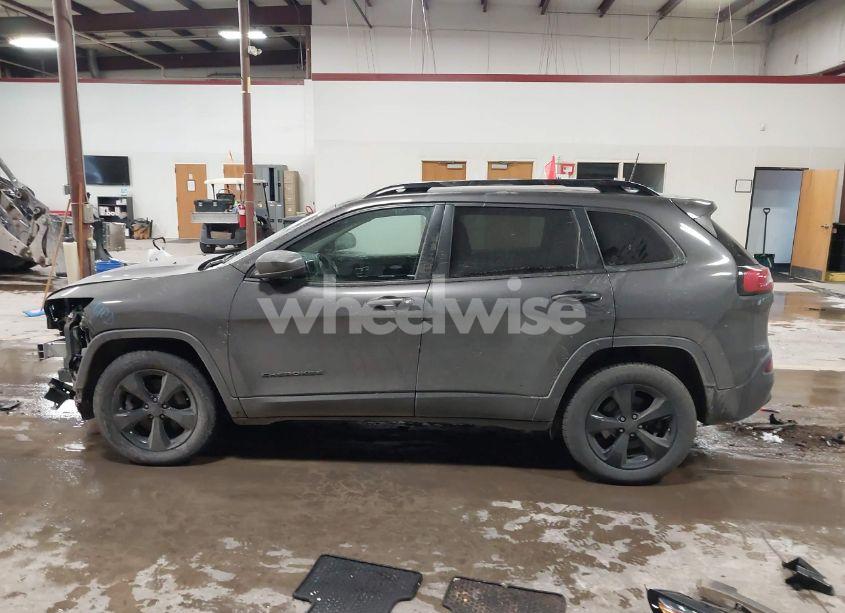 Photo 15 of 2018 Jeep Cherokee LATITUDE 4X4 (VIN 1C4PJMCX7JD582961)