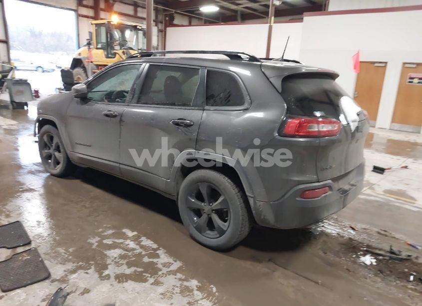 Photo 3 of 2018 Jeep Cherokee LATITUDE 4X4 (VIN 1C4PJMCX7JD582961)