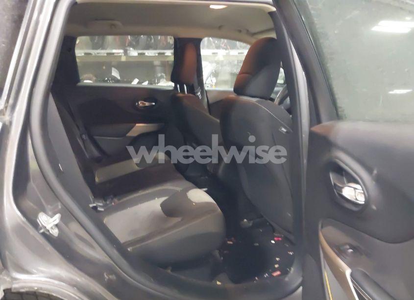 Photo 8 of 2018 Jeep Cherokee LATITUDE 4X4 (VIN 1C4PJMCX7JD582961)