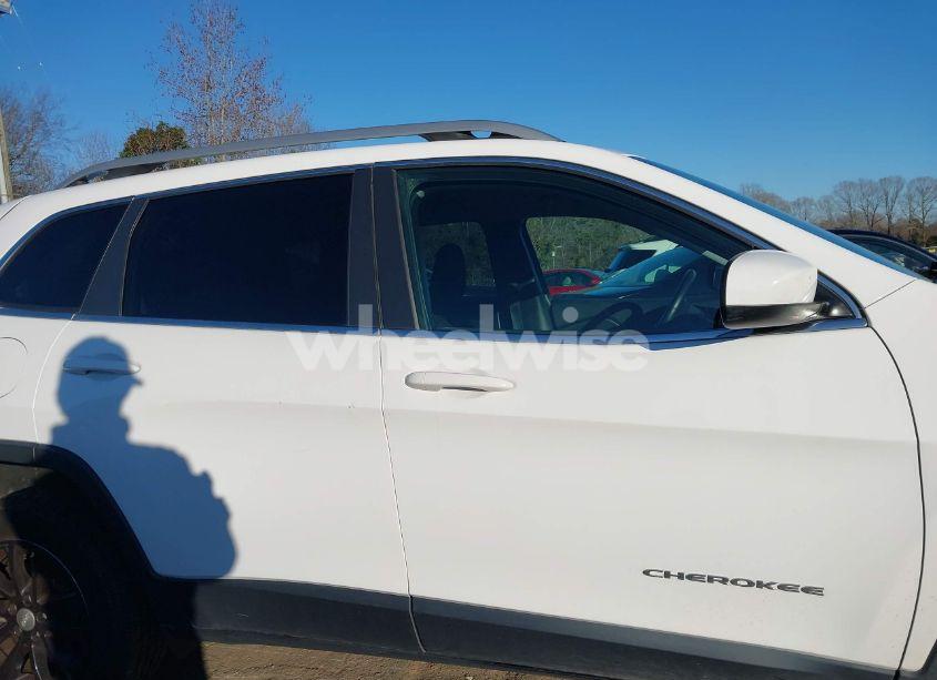 Photo 13 of 2019 Jeep Cherokee LATITUDE 4X4 (VIN 1C4PJMCX7KD121129)