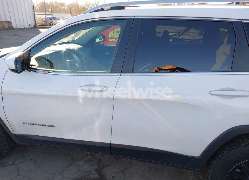 Photo 14 of 2019 Jeep Cherokee LATITUDE 4X4 (VIN 1C4PJMCX7KD121129)