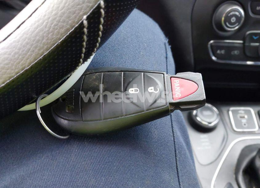 Photo 11 of 2019 Jeep Cherokee LATITUDE 4X4 (VIN 1C4PJMCX7KD230450)