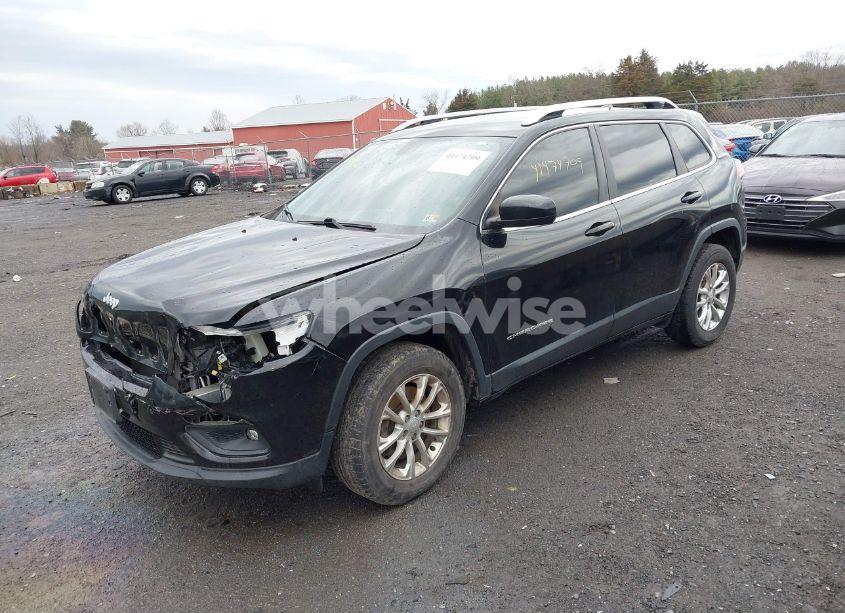Photo 2 of 2019 Jeep Cherokee LATITUDE 4X4 (VIN 1C4PJMCX7KD230450)