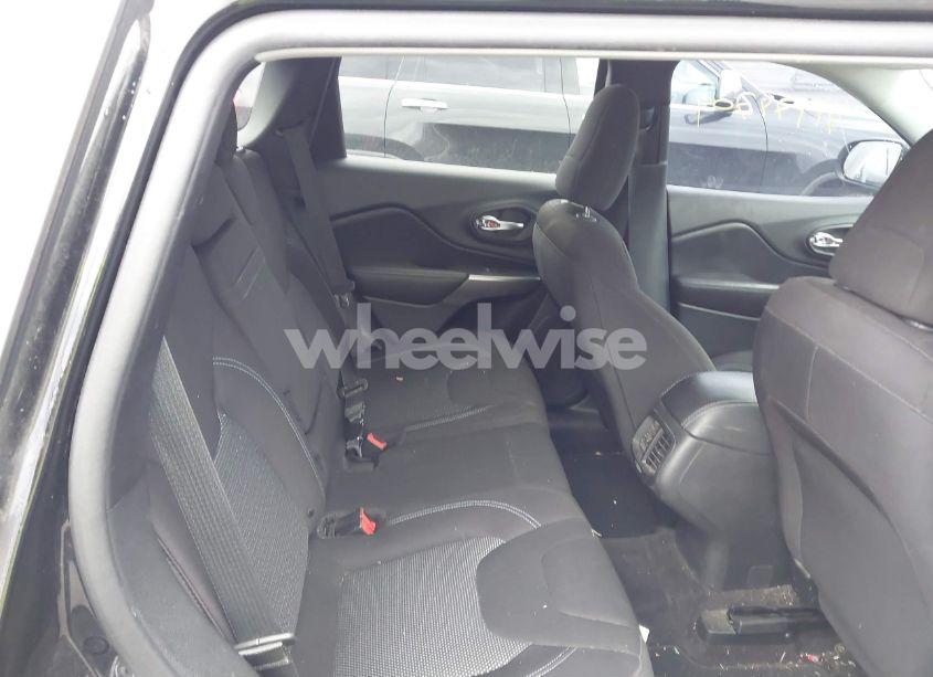 Photo 8 of 2019 Jeep Cherokee LATITUDE 4X4 (VIN 1C4PJMCX7KD230450)