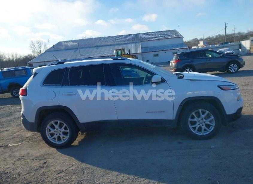 Photo 13 of 2018 Jeep Cherokee LATITUDE 4X4 (VIN 1C4PJMCX8JD548480)
