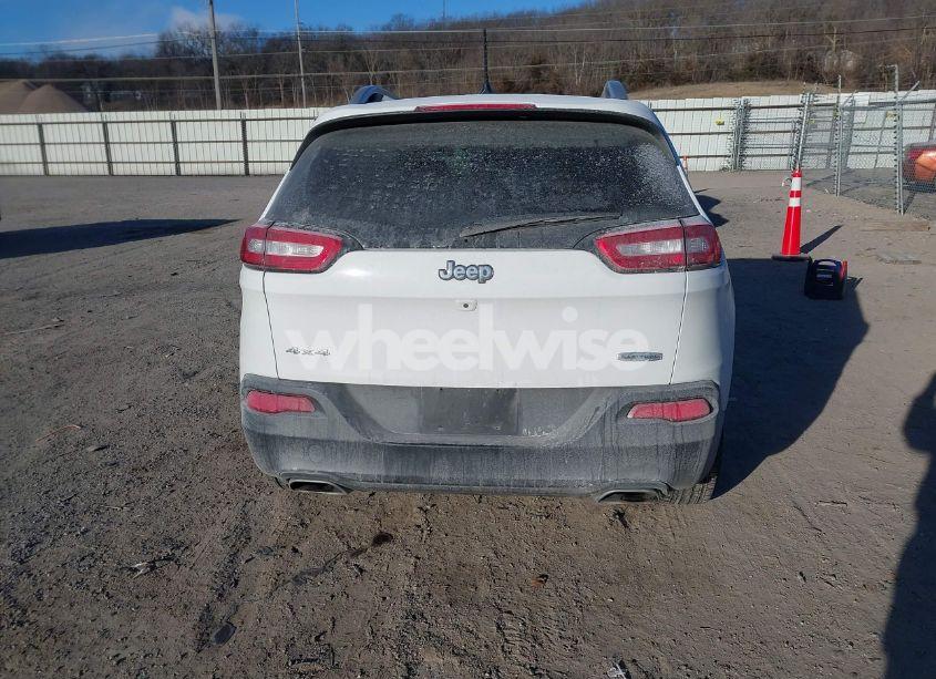Photo 16 of 2018 Jeep Cherokee LATITUDE 4X4 (VIN 1C4PJMCX8JD548480)