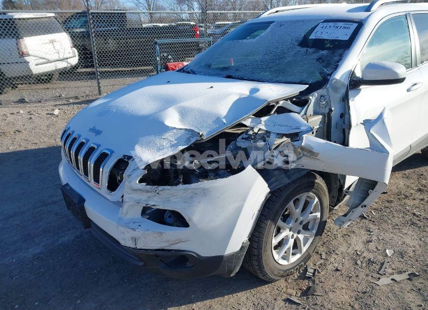 Photo 6 of 2018 Jeep Cherokee LATITUDE 4X4 (VIN 1C4PJMCX8JD548480)