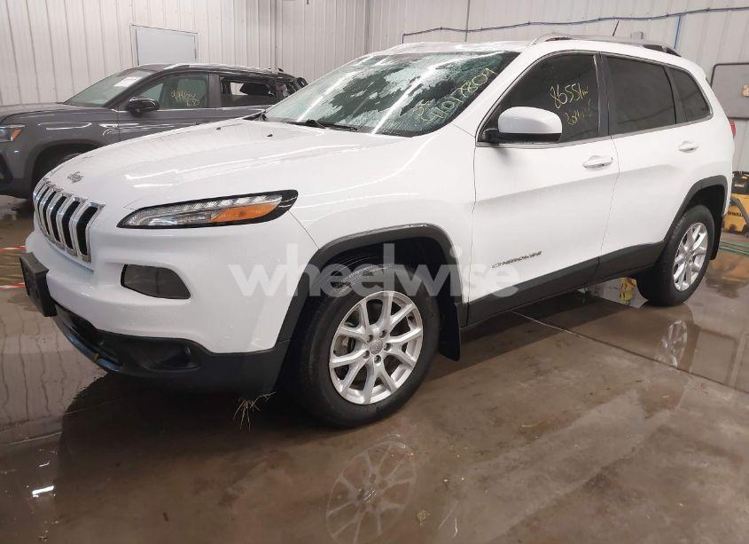 Photo 2 of 2018 Jeep Cherokee LATITUDE 4X4 (VIN 1C4PJMCX9JD532417)