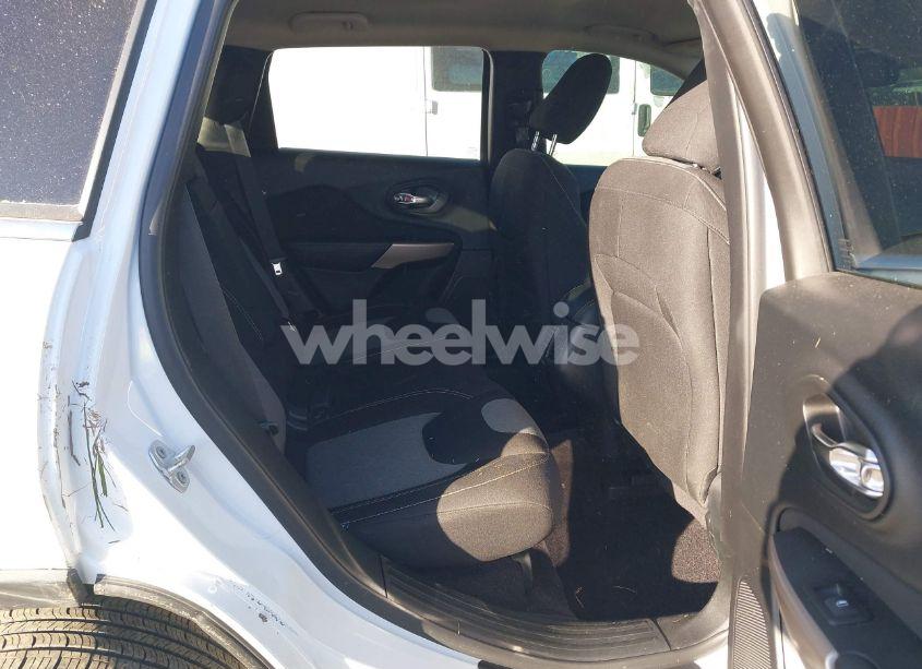 Photo 8 of 2018 Jeep Cherokee LATITUDE 4X4 (VIN 1C4PJMCX9JD532417)