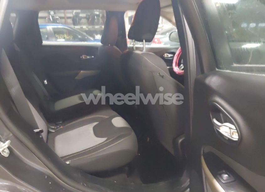 Photo 8 of 2018 Jeep Cherokee LATITUDE TECH CONNECT 4X4 (VIN 1C4PJMCX9JD614065)