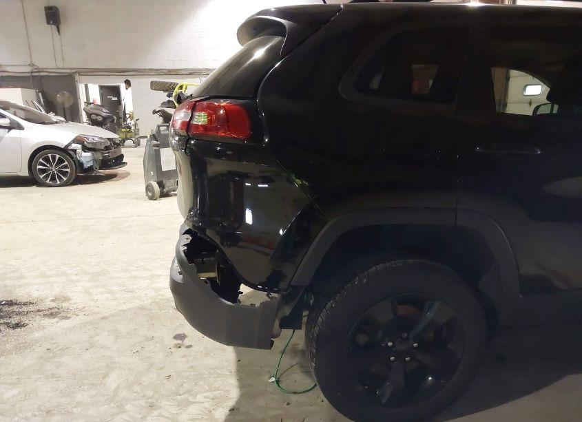 Photo 18 of 2018 Jeep Cherokee LATITUDE (VIN 1C4PJMCXXJD546391)