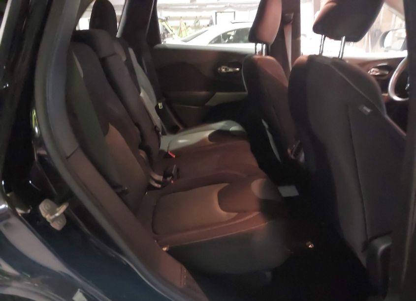 Photo 8 of 2018 Jeep Cherokee LATITUDE (VIN 1C4PJMCXXJD546391)