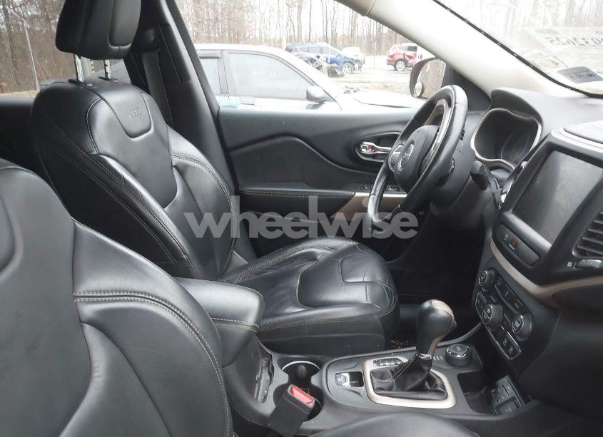 Photo 5 of 2018 Jeep Cherokee LIMITED 4X4 (VIN 1C4PJMDB0JD608304)