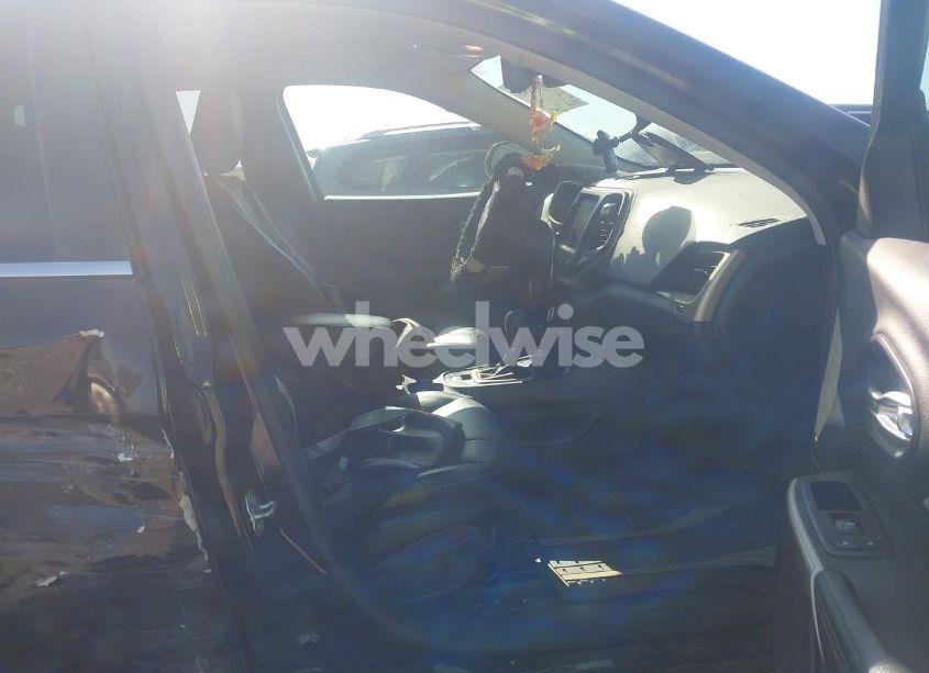 Photo 5 of 2018 Jeep Cherokee LIMITED 4X4 (VIN 1C4PJMDB0JD617018)