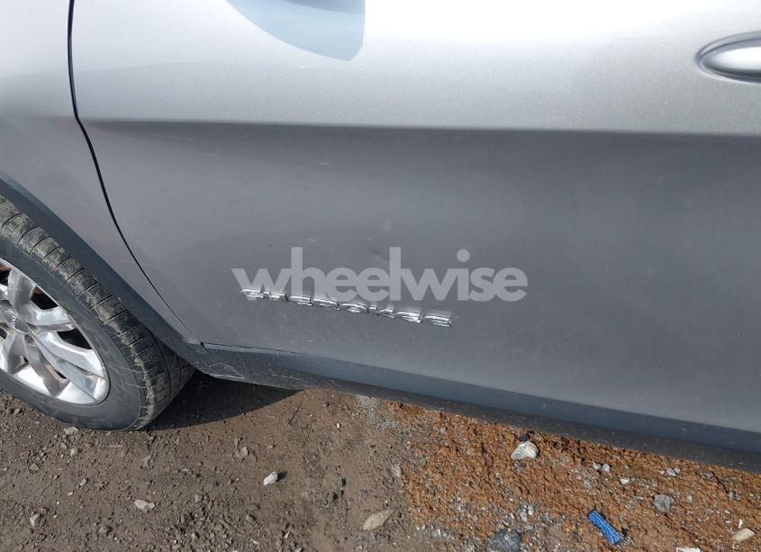 Photo 6 of 2015 Jeep Cherokee LIMITED (VIN 1C4PJMDB1FW749409)