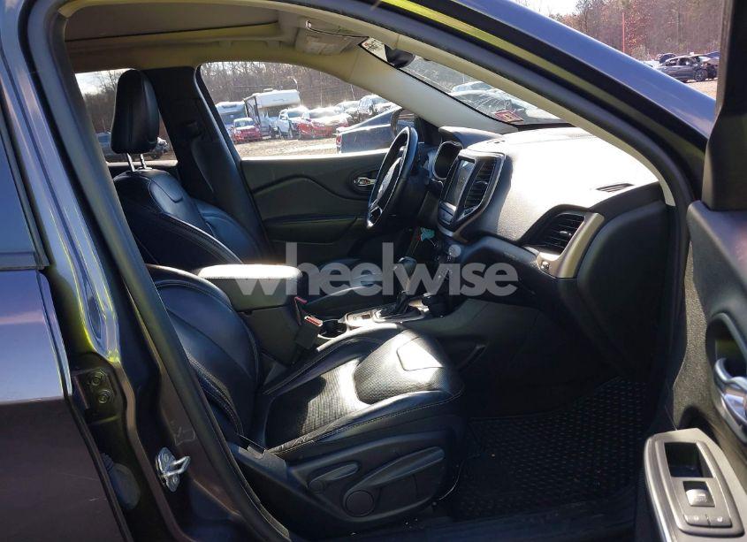 Photo 5 of 2017 Jeep Cherokee HIGH ALTITUDE 4X4 (VIN 1C4PJMDB1HW524720)