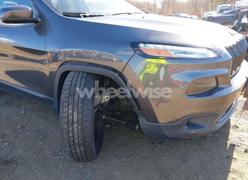 Photo 6 of 2017 Jeep Cherokee HIGH ALTITUDE 4X4 (VIN 1C4PJMDB1HW524720)