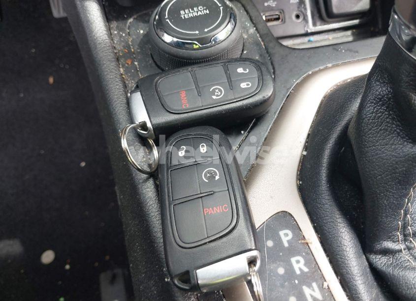 Photo 11 of 2017 Jeep Cherokee LIMITED 4X4 (VIN 1C4PJMDB1HW622467)