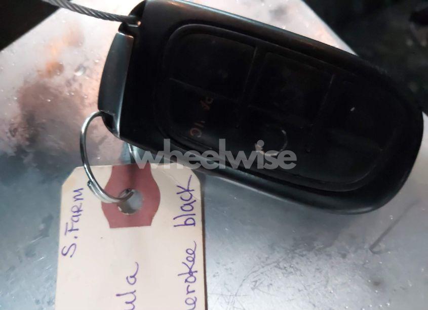 Photo 11 of 2015 Jeep Cherokee LIMITED (VIN 1C4PJMDB3FW636609)