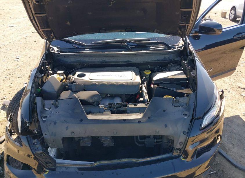 Photo 10 of 2016 Jeep Cherokee LIMITED (VIN 1C4PJMDB3GW132949)