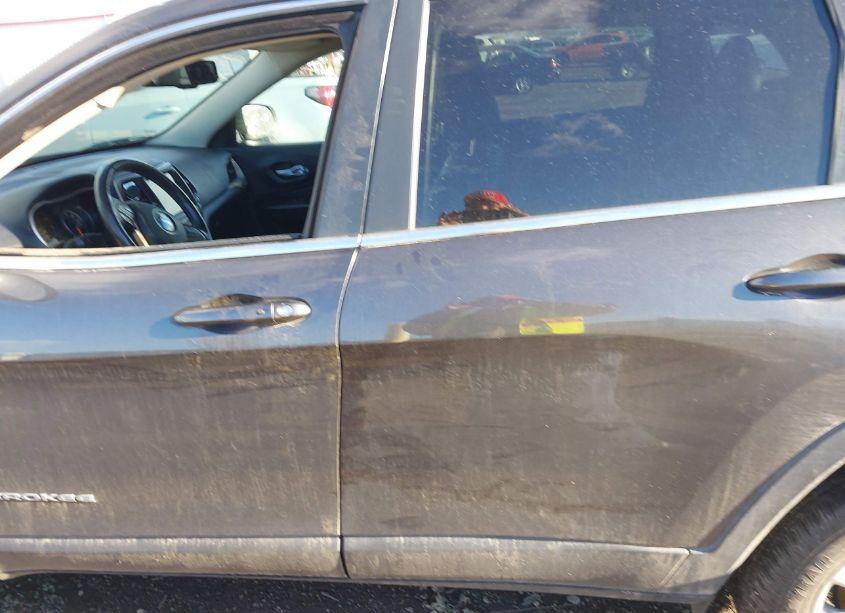 Photo 15 of 2016 Jeep Cherokee LIMITED (VIN 1C4PJMDB3GW339700)