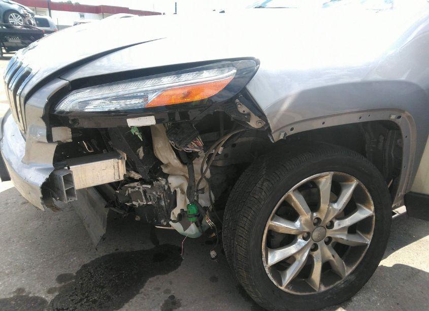 Photo 6 of 2017 Jeep Cherokee LIMITED 4X4 (VIN 1C4PJMDB3HW511760)