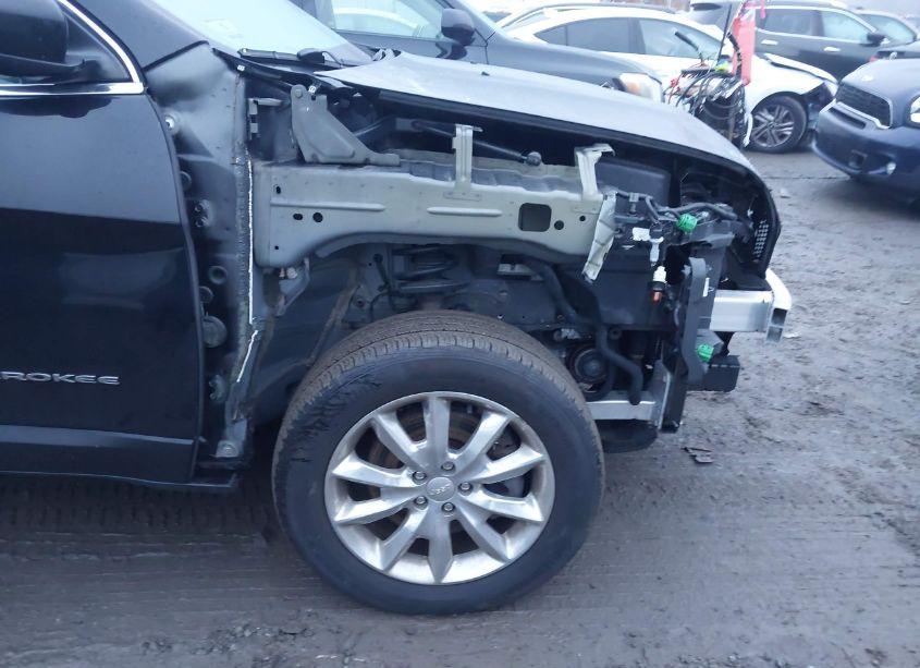 Photo 19 of 2017 Jeep Cherokee LIMITED 4X4 (VIN 1C4PJMDB3HW649024)