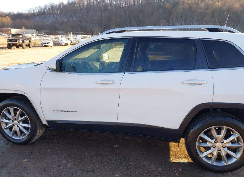 Photo 15 of 2018 Jeep Cherokee LIMITED 4X4 (VIN 1C4PJMDB3JD525644)