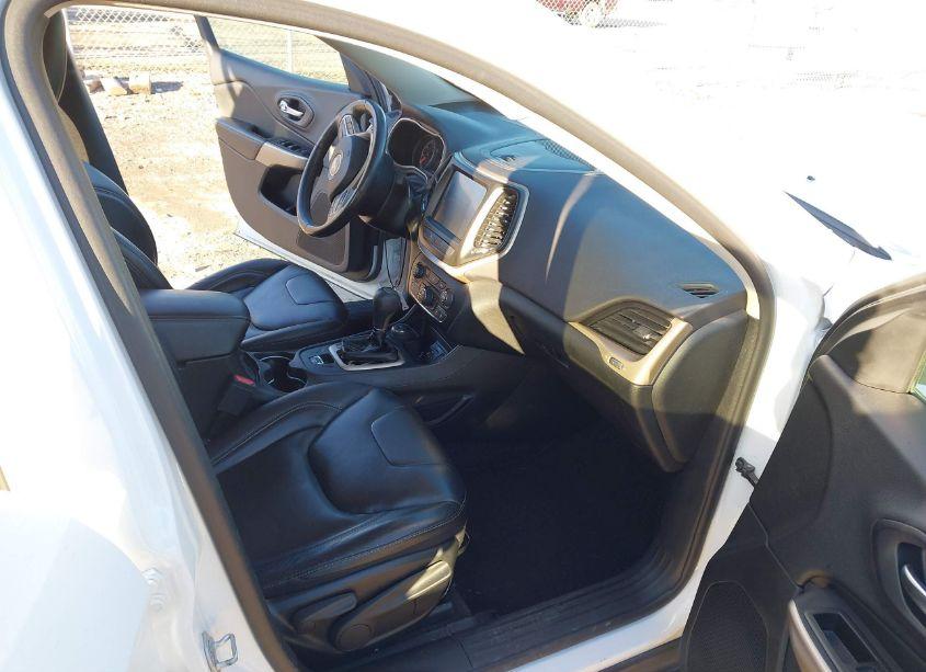 Photo 5 of 2018 Jeep Cherokee LIMITED 4X4 (VIN 1C4PJMDB3JD525644)