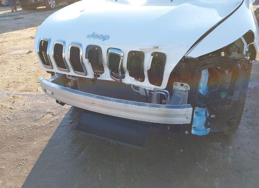 Photo 6 of 2018 Jeep Cherokee LIMITED 4X4 (VIN 1C4PJMDB3JD525644)