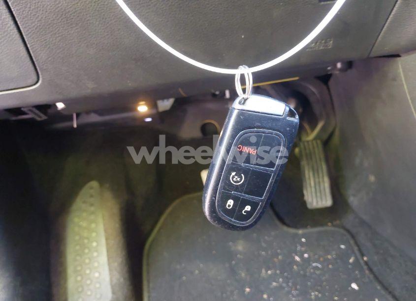 Photo 11 of 2015 Jeep Cherokee LIMITED (VIN 1C4PJMDB4FW610956)