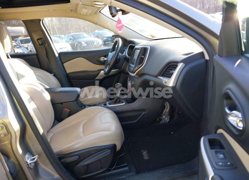 Photo 5 of 2018 Jeep Cherokee LIMITED 4X4 (VIN 1C4PJMDB7JD575107)