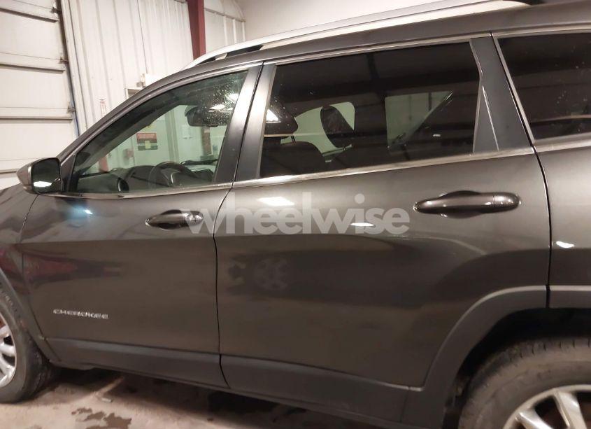 Photo 14 of 2016 Jeep Cherokee LIMITED (VIN 1C4PJMDB9GW202597)