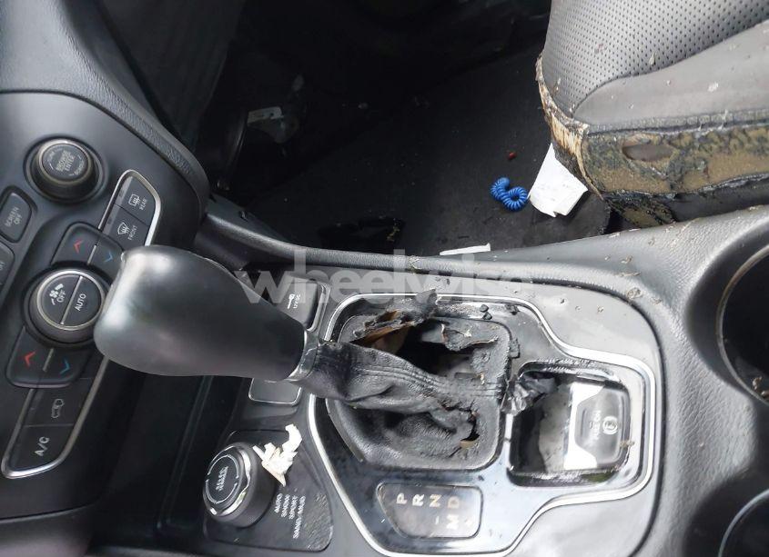 Photo 14 of 2019 Jeep Cherokee LIMITED 4X4 (VIN 1C4PJMDN4KD116712)