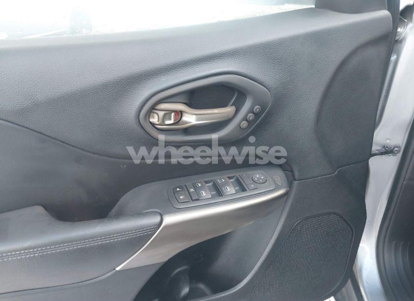 Photo 15 of 2019 Jeep Cherokee LIMITED 4X4 (VIN 1C4PJMDN4KD116712)