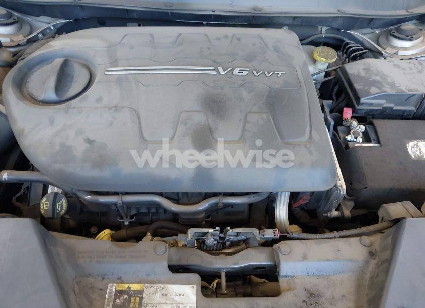 Photo 10 of 2015 Jeep Cherokee LIMITED (VIN 1C4PJMDS0FW581164)