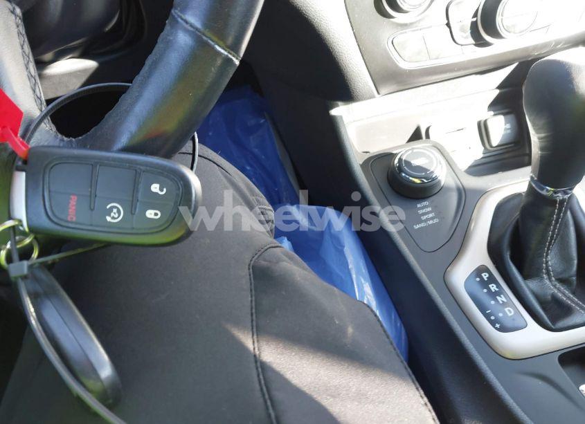 Photo 11 of 2016 Jeep Cherokee LIMITED (VIN 1C4PJMDS0GW227369)