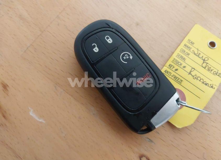 Photo 11 of 2016 Jeep Cherokee LIMITED (VIN 1C4PJMDS0GW278743)